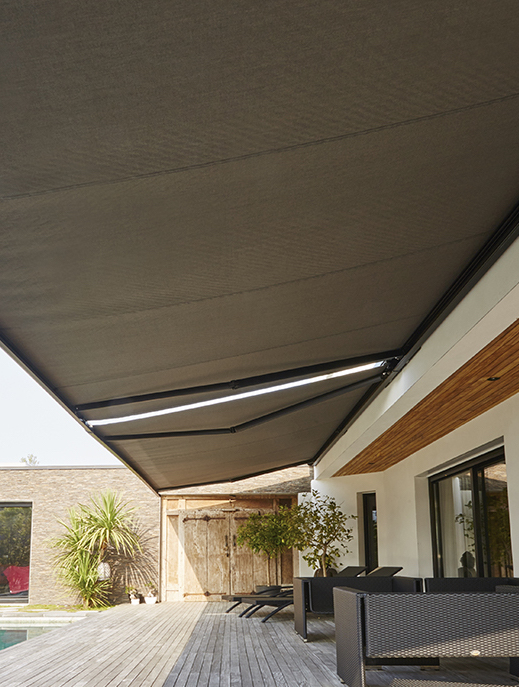 Stores bannes et pergola KANCOON à la Tranche sur Mer - spécialiste de la protection solaire : pergolas, stores, terrasses aux Sables d'Olonne et en Vendée